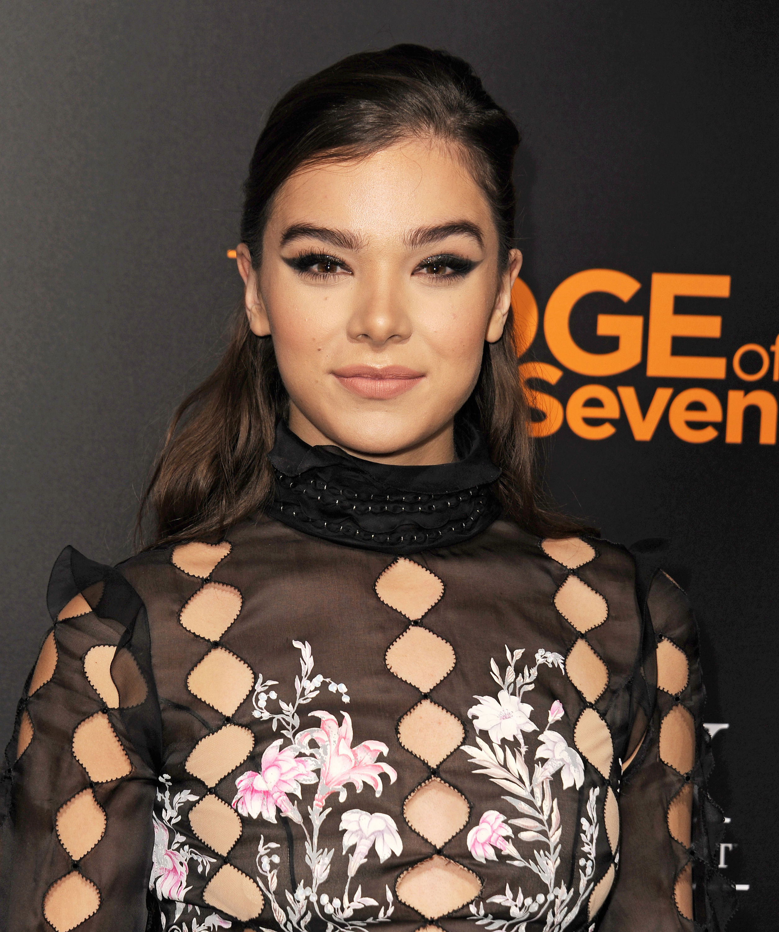 Nov 09 'The Edge of Seventeen' Los Angeles Premiere ihearthailee